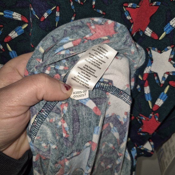 LuLaRoe Stars & Fireworks Patterned Irma Tunic Size XL - Picture 6 of 9